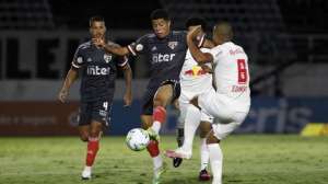 Em Bragança Paulista, São Paulo espera pelo fim do jejum de gols de Luciano
