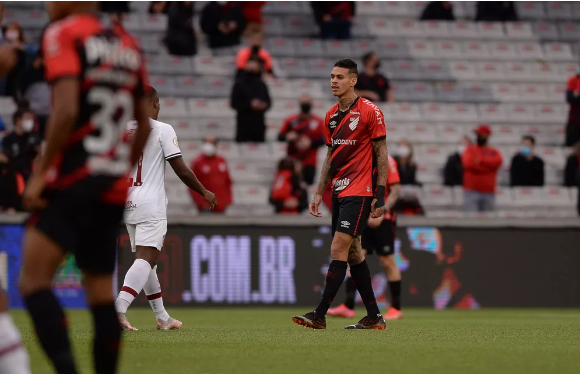 Finalista da Copa do Brasil segue rumor e devolve volante para o Corinthians por indisciplina