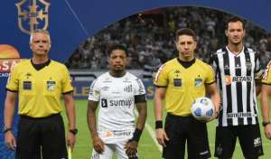 Marinho reclama da arbitragem e aponta uma 'final' a cada rodada para o Santos