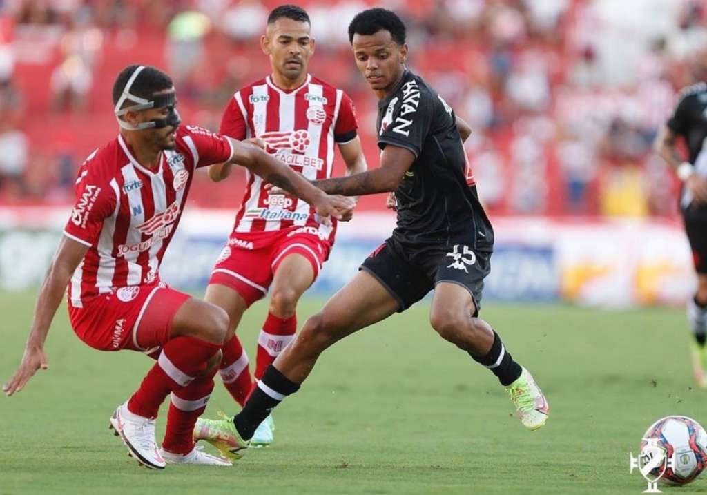 Náutico 2 x 2 Vasco – Cruzmaltino faz 2 a 0, mas cede empate e perde chance de colar no G-4