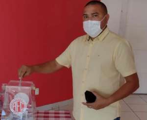 Ex-meia do Corinthians e São Paulo é eleito presidente de time do Nordeste