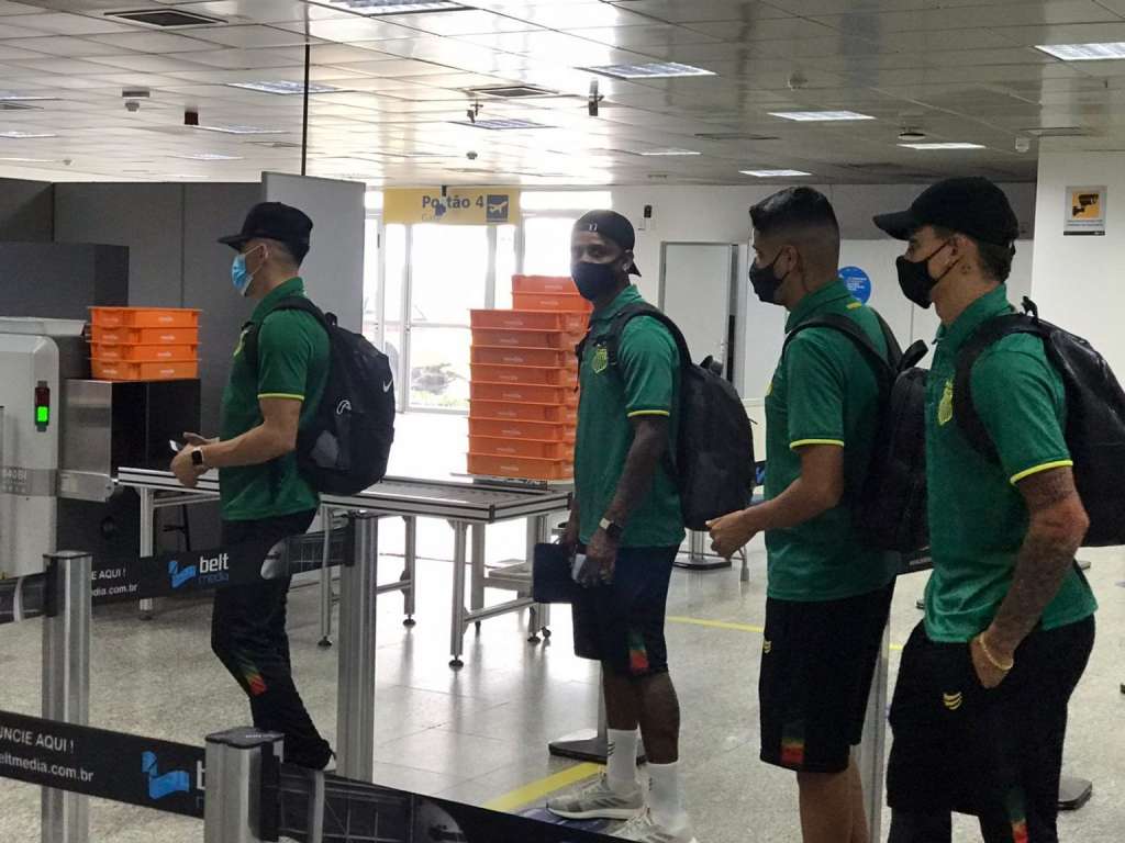 Série B: Sampaio Corrêa desembarca em Curitiba em busca da vitória