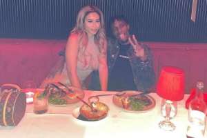 Inglês: Atacante é vítima de racismo: 