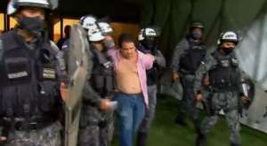 Polícia prende torcedor do Santa Cruz que agrediu mulher em confusão na Arena Pernambuco