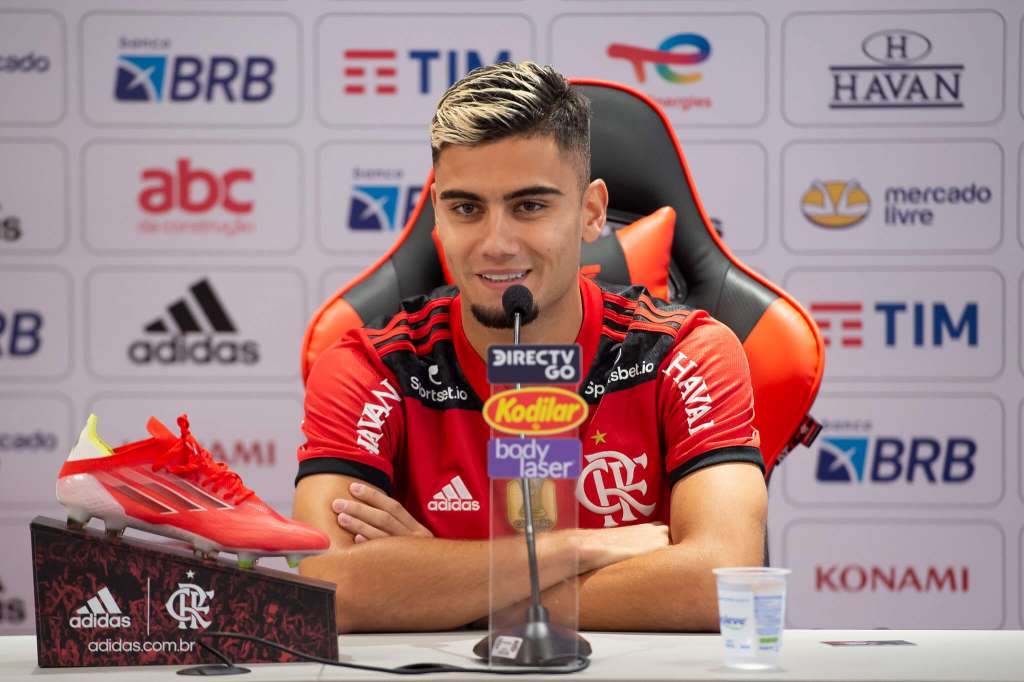 Andreas Pereira elogia elenco do Flamengo após vitória e vê concorrência grande para titularidade