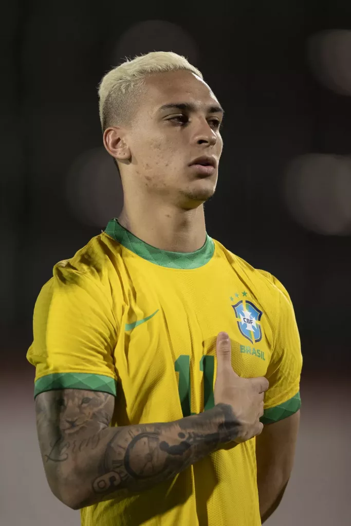 Antony vira esperança na seleção brasileira após destaque no Ajax e ouro olímpico