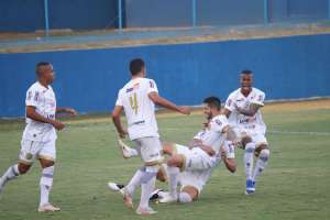 Aparecidense-GO 1 x 0 Cianorte-PR - Camaleão supera retranca e brigará por vaga na C