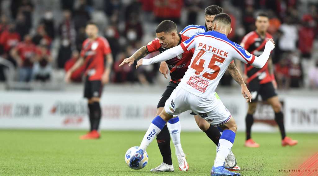 BRASILEIRÃO: Galo, Flamengo e Red Bull atropelam e Bahia e Sport respiram 5 athletico bahia 1