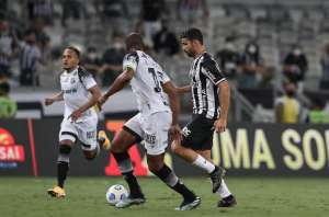 Ceará enfrenta o São Paulo em confronto direto contra o rebaixamento