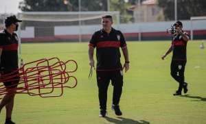 América-MG pode anunciar ex-treinador do Botafogo nesta segunda-feira