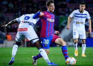 ESPANHOL: Barcelona só empata com o Alavés e se afasta ainda mais dos líderes