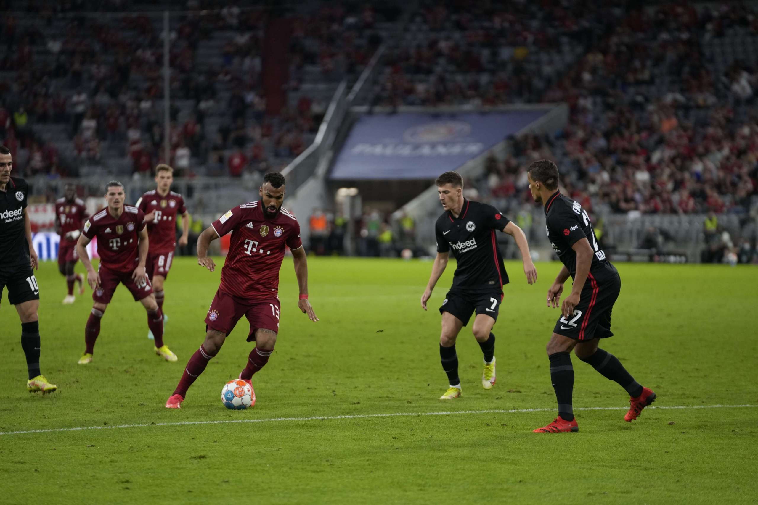 ALEMÃO: Frankfurt faz história com vitória de virada sobre o líder Bayern, em Munique