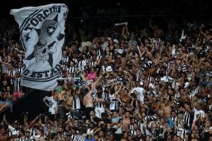 Após flexibilizar uso de máscaras, prefeitura do Rio de Janeiro libera 100% de torcida nos estádios
