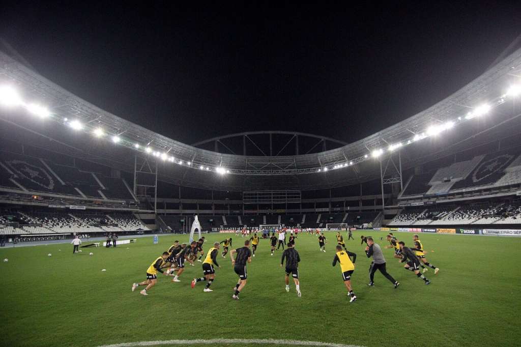 Com salários atrasados, jogadores de clube do G4 da Série B fazem greve de silêncio