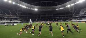 Com salários atrasados, jogadores de clube do G4 da Série B fazem greve de silêncio