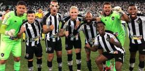 Lateral comemora vitória do Botafogo, mas alerta: ‘Temos que manter os pés no chão’