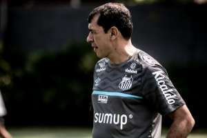 Carille aposta no psicológico para ter Santos forte contra badalado Athletico-PR