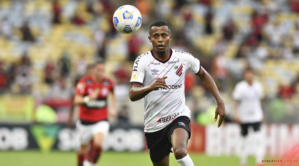 Após revés contra o Flamengo, atacante do Athletico projeta duelo diferente na Copa do Brasil: "Vamos buscar a vitória" 2 carloseduardo athletico