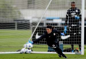 Sem dois titulares, Sylvinho conduz penúltimo treino do Corinthians para o clássico