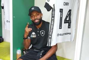 Série B: Após sair chorando de campo, Chay tem lesão parcial dos ligamentos do tornozelo