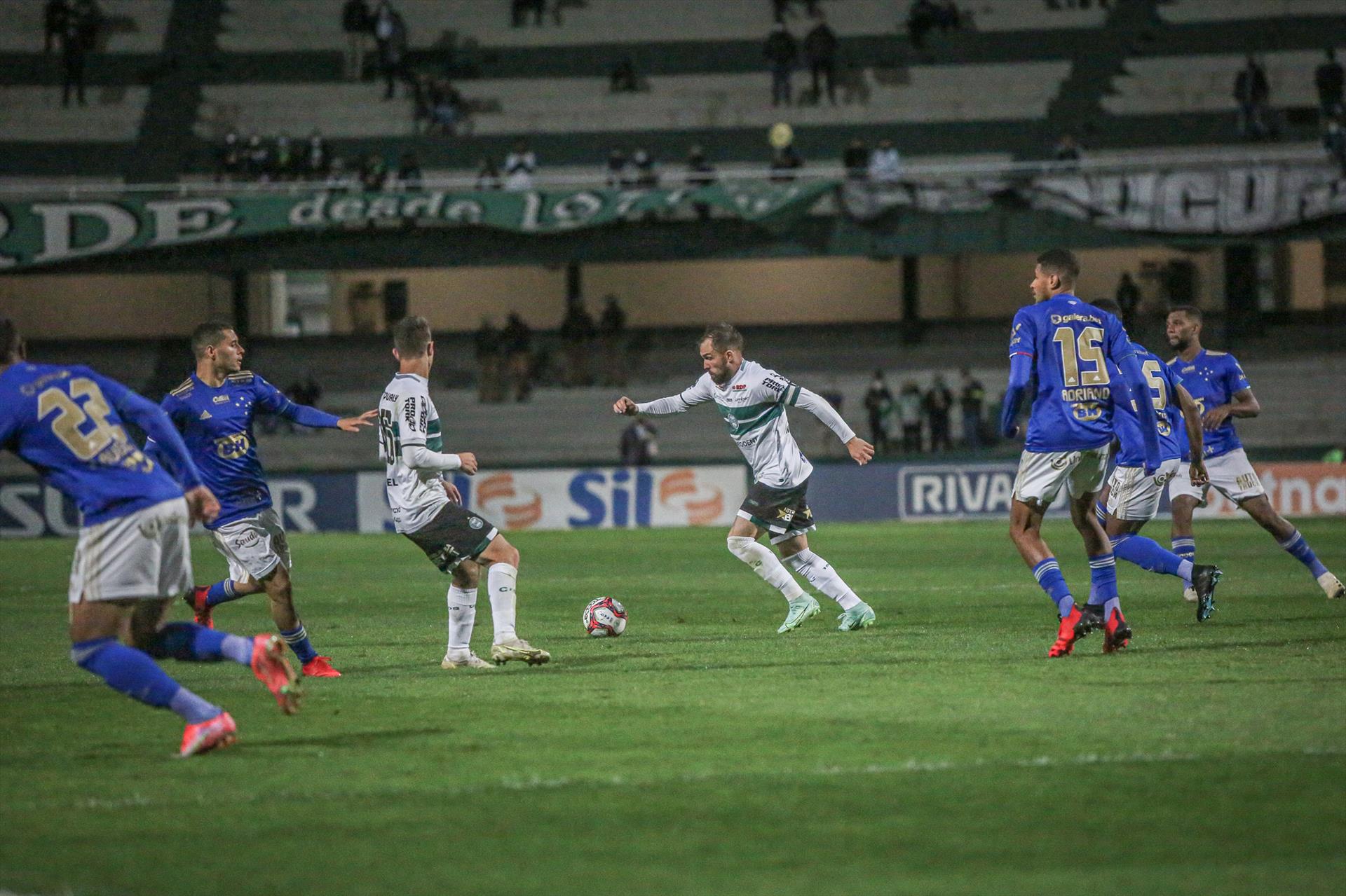 CHANCES DE ACESSO: Três perto de subir na Série B, uma vaga aberta e Guarani “desidratado”