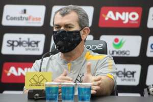 Série C: Técnico destaca 'time guerreiro' e finaliza preparação do Criciúma antes de viajar para a Paraíba