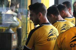 Série C: Para sentir responsabilidade, jogadores do Criciúma visitam sala de troféu