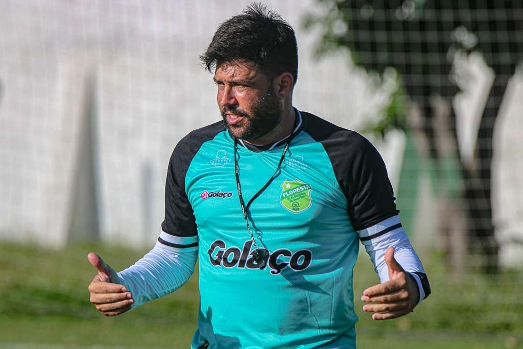 Copa do Nordeste: Treinador elogia postura do Floresta-CE após empate contra o Ferroviário-CE