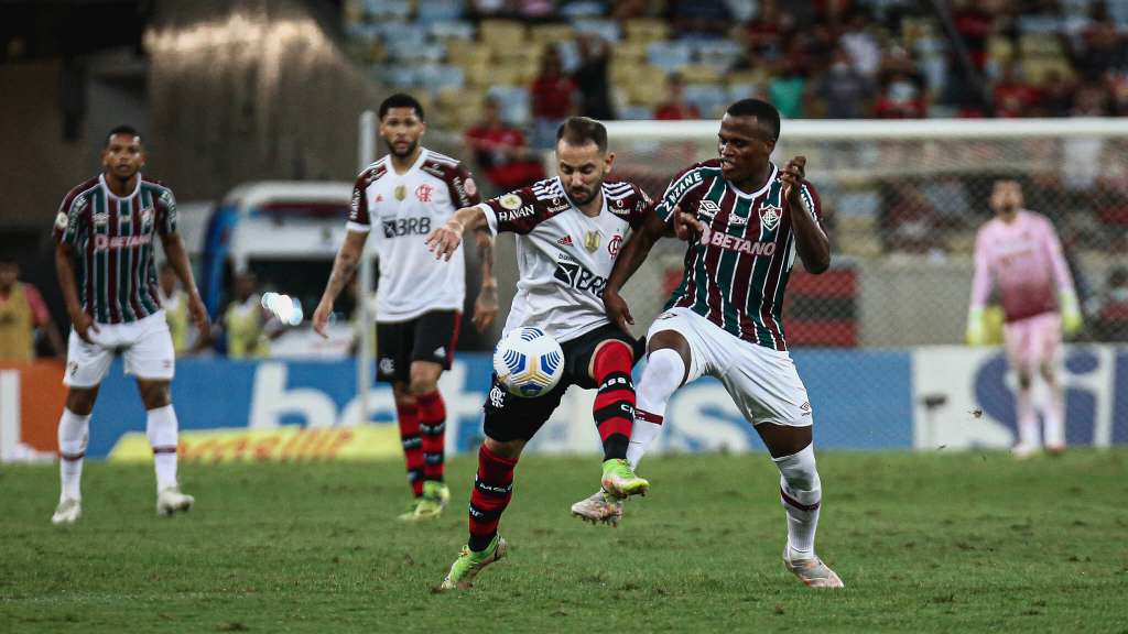 Éverton Ribeiro pede calma, mas cobra elenco após derrota no clássico: ‘Precisamos subir o nível’