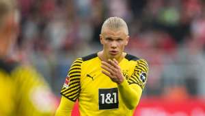 Alemão: Nem bem voltou e craque norueguês volta a se machucar: 