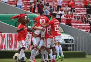 Internacional 5 x 2 Chapecoense - Primeiro tempo impecável aproxima Colorado do G6