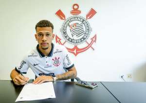 Zagueiro João Victor revela incômodo com série de gols sofridos pelo Corinthians