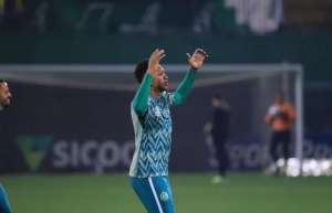 Novo titular da Chapecoense elogia esquema com três zagueiros: 