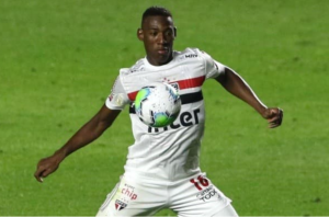 Zagueiro Léo lamenta chances desperdiçadas: 'Falar o mínimo e trabalhar mais'