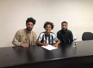 Tá no DNA? Sobrinho de ex-jogador do Corinthians assina com o Atlético-MG