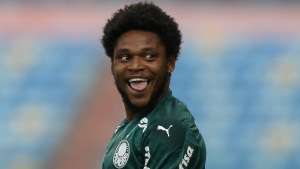 Vaiado, Luiz Adriano pode trocar Palmeiras por rival do Brasileirão