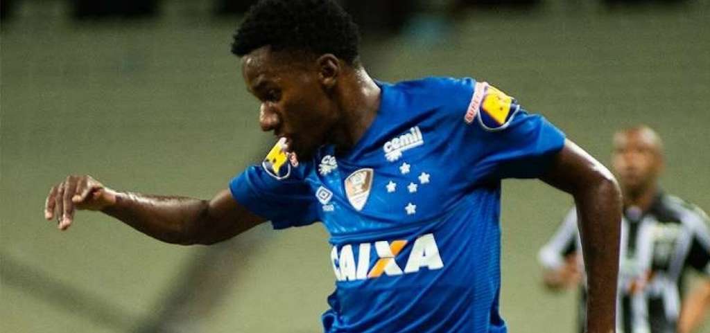 Atacante de apenas cinco jogos aciona Cruzeiro na Justiça e pede mais de meio milhão de reais