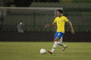 Zagueiro do Brasil admite situação fraca no 1º tempo contra a Venezuela