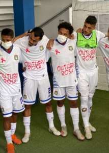 Copa Paulista: MC Livinho 'troca as bolas' e joga com meião ao contrário; FOTOS AQUI!