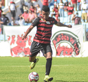 Série D: Torcida do Moto Club arremessa objetos em direção ao campo e clube pode receber punição