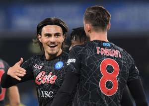 ITALIANO: Em casa, Napoli faz três no Bologna e assume a liderança