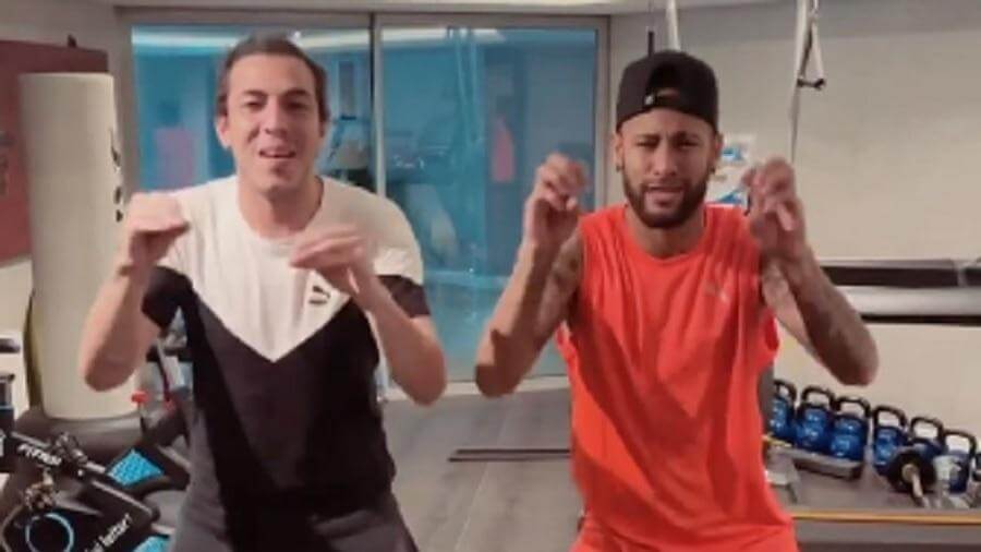 Machucado e desfalque na Liga dos Campeões, Neymar faz dancinha que virou hit no TikTok; VÍDEO AQUI!