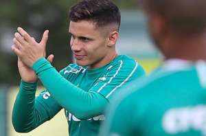 Raphael Veiga pede que elenco do Palmeiras não deixe ambiente externo influenciar