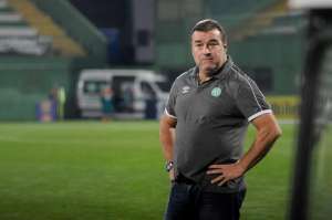Após derrota, técnico e executivo de futebol deixam time do Z4 do Brasileirão