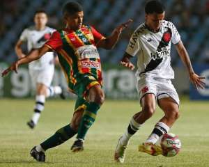 Série B: Após derrota, elenco do Vasco deixa estádio Castelão em silêncio