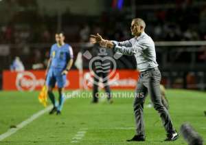 Com ataque de poucos gols, Sylvinho promete ajustar a criação do Corinthians
