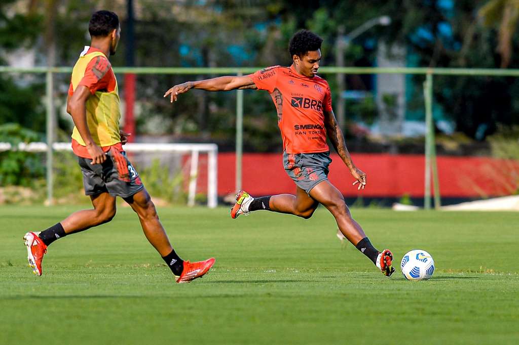 Fluminense x Flamengo – Clássico cheio de rivalidade agita o Maracanã neste sábado 3 vitinho flamengo