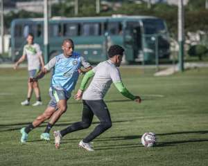 Série B: Vice-artilheiro do Coritiba, ex-Guarani se recupera de lesão e deve ser opção contra o Vasco