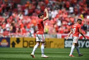 Yuri Alberto e Taison enaltecem torcida em goleada do Internacional