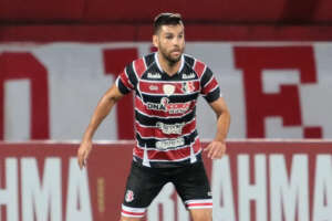 Em reformulação após o rebaixamento na Série C, Santa Cruz libera zagueiro que estava no clube desde 2019